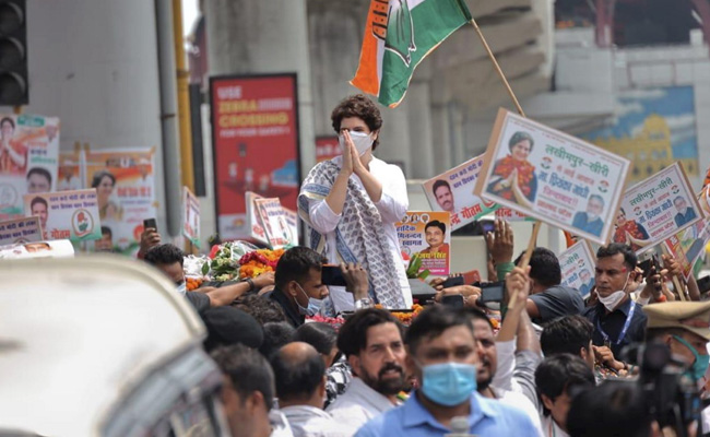 Priyanka Gandhi Vadra Stages Silent Protest Against UP Government In Lucknow
