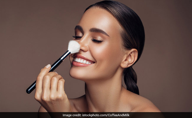 MAKEUP TIPS:   मानसून में कर रहे आउटिंग का प्लान, तो ध्यान में रखिए कुछ खास बातें, नहीं धुलेगा आपका मेकअप