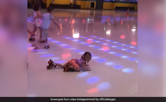 Skating रेस में बीच में ही गिर गई थी बच्ची, फिर उठकर किया कुछ ऐसा उड़ा दिए सबके होश, देखें VIDEO