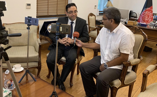 तालिबान पर बातचीत की टेबल तक आने का दबाव बनाए अमेरिका : NDTV से अफगानिस्‍तान के राजदूत