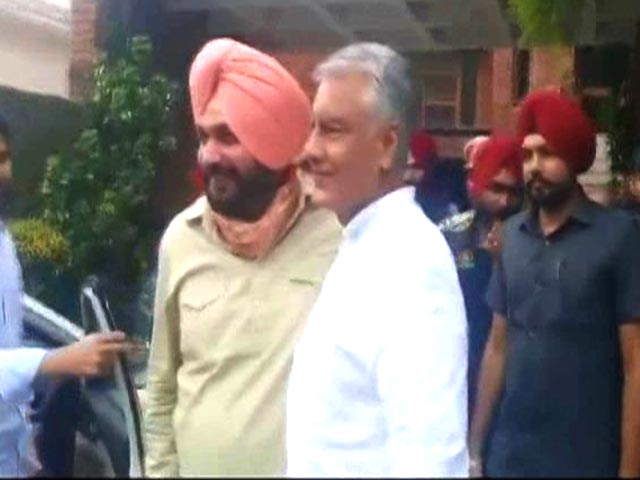 Navjot Sidhu Meets Man He May Replace, Captain Meets Harish Rawat