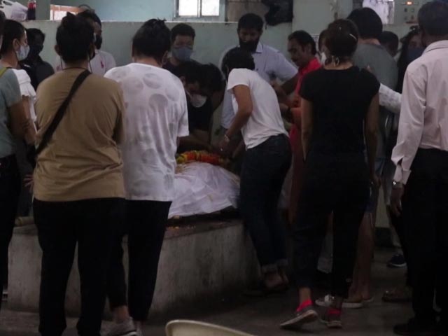 Mandira Bedi Performed Last Rites Of Husband Raj Kaushal