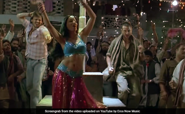 Vivek Oberoi Recalls How <i>Omkara</i> Song <I>Beedi Jalaile</i> Was Filmed On A Winter Night: "It Was Freezing Cold"