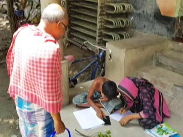 Tracking The Digital Divide in Online Education