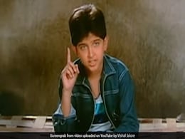 Hrithik Roshan Childhood Video: ऋतिक रोशन बचपन में ऐसे करते थे एक्टिंग और डांस, देखें थ्रोबैक वीडियो Hrithik Roshan Childhood Video: ऋतिक रोशन बचपन में ऐसे करते थे एक्टिंग और डांस, देखें थ्रोबैक वीडियो