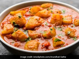 Aloo Qorma Recipe: A Luscious Gravy Fit For Royalty (Recipe Video Inside) Aloo Qorma Recipe: A Luscious Gravy Fit For Royalty (Recipe Video Inside)