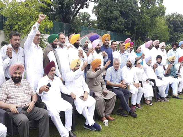 Day One: Navjot Singh Sidhu's Road Trip To Meet Leaders and Jhappis