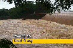 तेलंगाना में भारी बारिश से बिगड़े हालात, कई जिलों में बाढ़, NDRF तैनात तेलंगाना में भारी बारिश से बिगड़े हालात, कई जिलों में बाढ़, NDRF तैनात