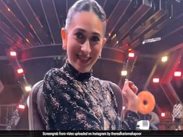 Karisma Kapoor 'सुपर डांसर 4' के सेट पर मस्ती करती आईं नजर, सबा पटौदी का यूं आया कमेंट...देखें Video Karisma Kapoor 'सुपर डांसर 4' के सेट पर मस्ती करती आईं नजर, सबा पटौदी का यूं आया कमेंट...देखें Video
