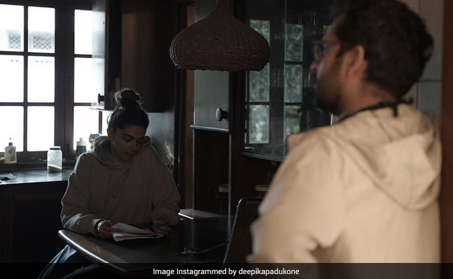 "Shh... Work In Progress": Please Maintain Silence When Deepika Padukone Is On Sets