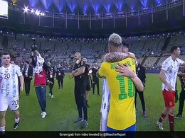 Video- अर्जेंटीना ने जीता Copa America Final का खिताब तो नेमार लगे रोने, मेसी ने गले से लगाया Video- अर्जेंटीना ने जीता Copa America Final का खिताब तो नेमार लगे रोने, मेसी ने गले से लगाया