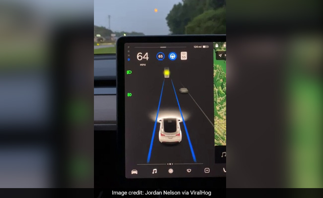 Watch: Tesla Autopilot Feature Mistakes Moon For Yellow Traffic Light
