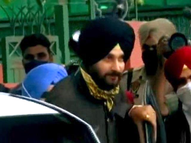 In Punjab Congress Crisis, A Meeting Raises New Worry For Navjot Sidhu