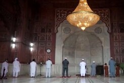 Eid-ul-Adha: People Offer Namaz At Delhi's Jama Masjid Amid Covid Protocols Eid-ul-Adha: People Offer Namaz At Delhi's Jama Masjid Amid Covid Protocols
