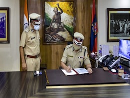 'मजबूरी वाली आवश्यकता' : दिल्ली पुलिस कमिश्नर राकेश अस्थाना की नियुक्ति का केंद्र ने SC में किया बचाव 'मजबूरी वाली आवश्यकता' : दिल्ली पुलिस कमिश्नर राकेश अस्थाना की नियुक्ति का केंद्र ने SC में किया बचाव
