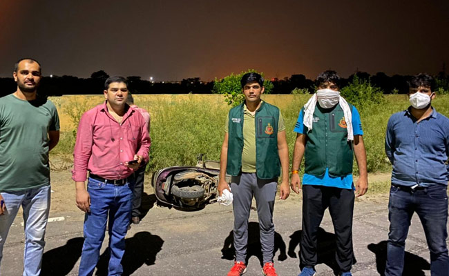 Delhi News: अवैध हथियारों के 2 तस्कर गिरफ्तार, 5 पिस्टल और 60 कारतूस बरामद