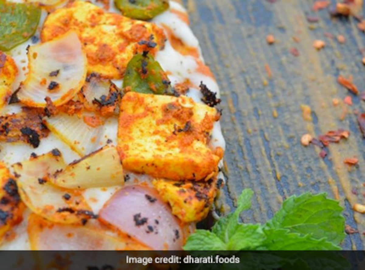 How To Make Paneer Naanza - This Desi-Style Naan Pizza Screams Indulgence  (Recipe Inside) - NDTV Food