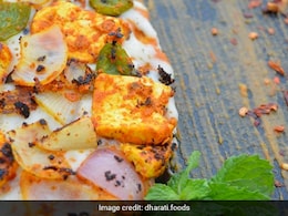 How To Make Paneer Naanza - This Desi-Style Naan Pizza Screams Indulgence (Recipe Inside)