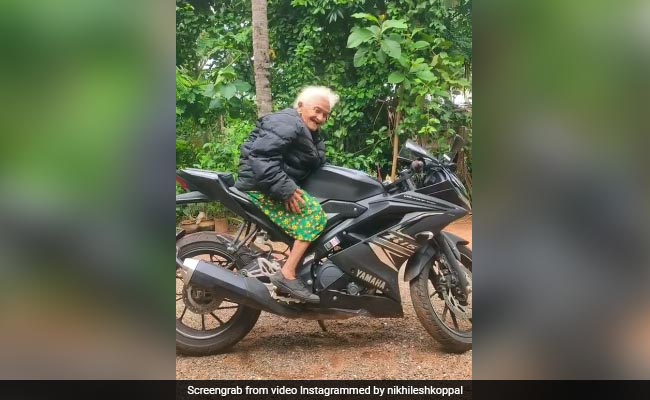 दादी ने पहनी जैकेट और Bike पर बैठकर दिया गजब पोज, देखकर लोग बोले- क्या Swag है, 24 लाख बार देखा गया Video