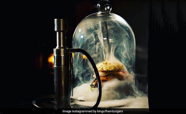 इस शेफ ने बनाया 'दुनिया का सबसे महंगा बर्गर', 4 लाख से ज्यादा है कीमत, 'द गोल्डन बॉय' रखा डिश का नाम