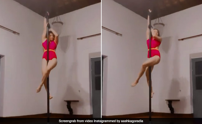 Aashka Goradia Air Walking Into The Weekend Is Our TGIF Mood