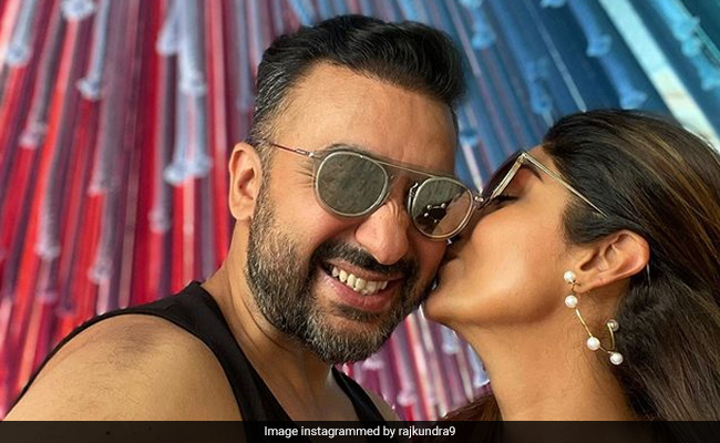 Raj Kundra's Post About Shilpa Shetty's Physique Has <i>Mimi</i> And <i>Hungama</i> References