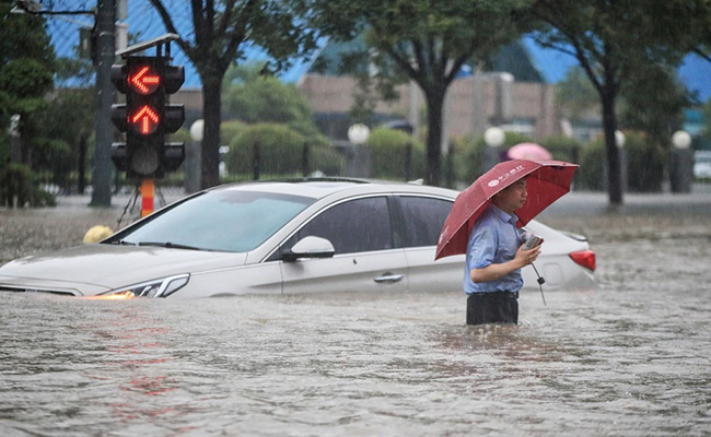 Floods Rage Through World's Biggest iPhone Production Centre
