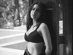 Sara Ali Khan ने शेयर किया ब्लैक एंड व्हाइट फोटोशूट, स्टनिंग अंदाज में दिखीं एक्ट्रेस- देखें Photos