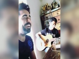 Ayushmann Khurrana ने कुछ इस अंदाज में गाया Kishore Kumar का ‘ओ मांझी रे’ गाना, वायरल हुआ Video Ayushmann Khurrana ने कुछ इस अंदाज में गाया Kishore Kumar का ‘ओ मांझी रे’ गाना, वायरल हुआ Video