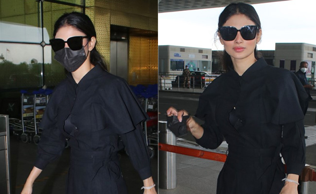 Mouni Roy's All-Black Airport Look Has Not One But Two Glam Touches; Can You Tell?