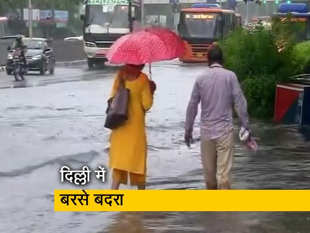 दिल्ली समेत NCR में बारिश जारी, उमस भरी गर्मी से मिली राहत
