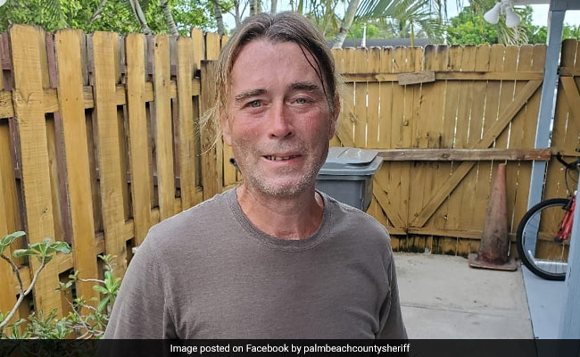 "Get Off Our Lawn": Homeowners Yell At Good Samaritan Trying To Save Man's Life