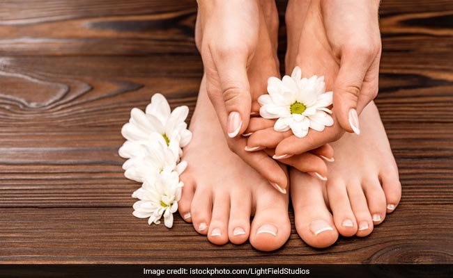 Monsoon Foot Care: Your DIY Antibacterial Foot Care Guide To Follow In Monsoons