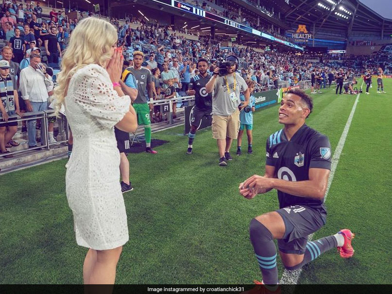Watch: American Football Player Proposes To Girlfriend On Pitch