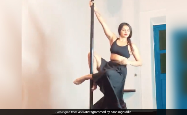 Aashka Goradia's Idea Of Weekend Goals - Pole Dancing In A Skirt. Mouni Roy Is A Fan