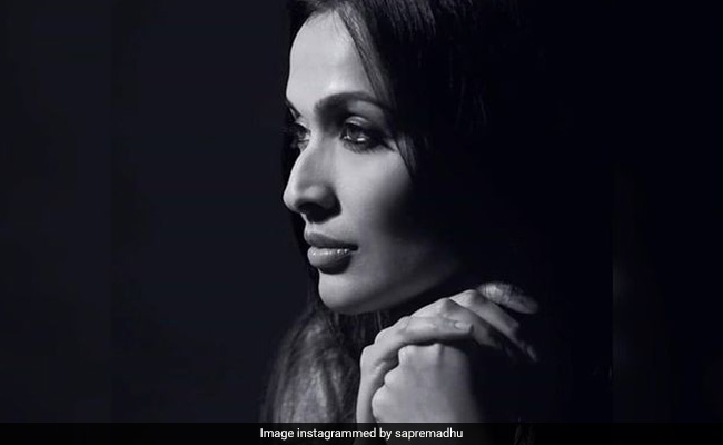 कभी मिलिंद सोमन के साथ फोटोशूट से बटोरी थीं सुर्खियां, जानें अब कहां हैं सुपरमॉडल मधु सप्रे