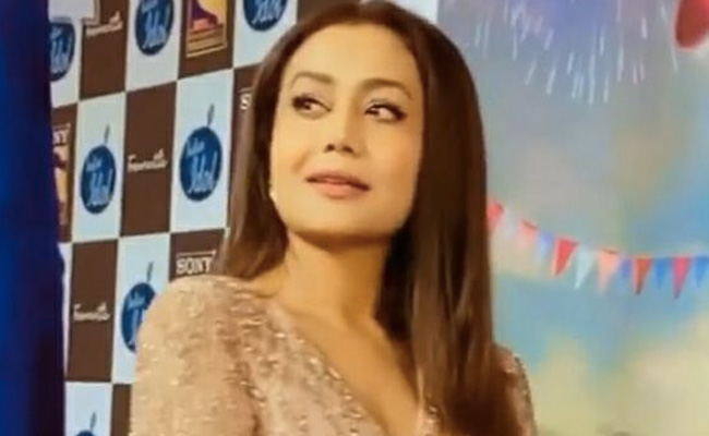 नेहा कक्कड़ ने कहा कम करना है 5 किलो वजन तो रोहनप्रीत सिंह का यूं आया रिप्लाई...देखें Video  