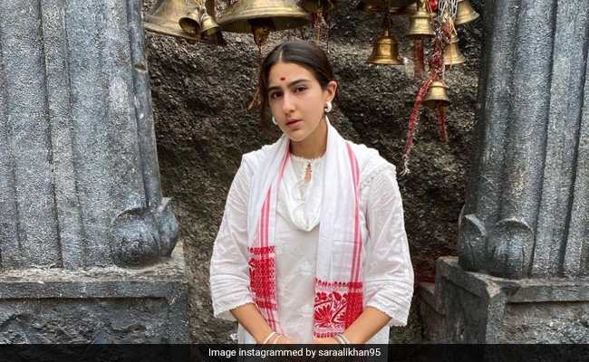Sara Ali Khan ने किए कामाख्या देवी मंदिर के दर्शन, शेयर की फोटो