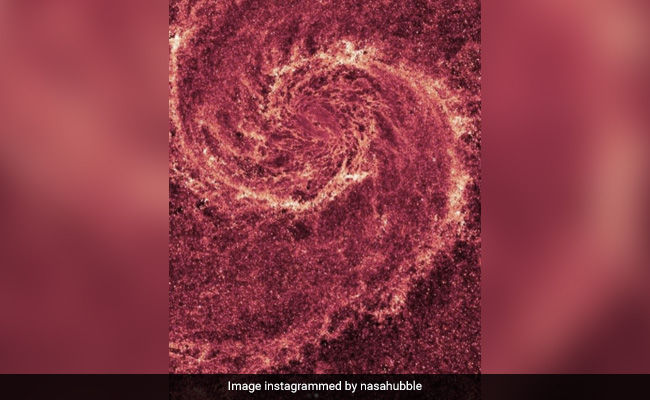 NASA ने शेयर कीं Whirlpool Galaxy के दो अलग-अलग पहलुओं को दिखाने वाली तस्वीरें, देखकर आप भी कहेंगे &lsquo;अद्भुत&rsquo;