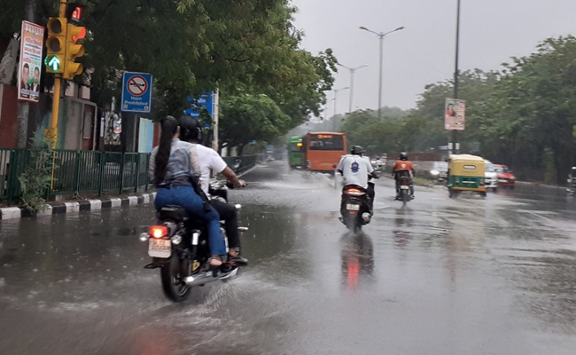 Temperature Drops As Rain Hits Delhi, Weather Office Issues Yellow Alert