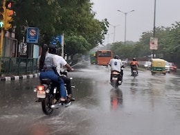 Delhi Weather: दिल्ली-नोएडा में रात से ही हो रही बारिश, आज घर से निकलने से पहले पढ़ लीजिए मौसम का अलर्ट