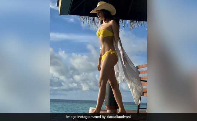 कियारा आडवाणी की येलो बिकिनी में फोटो हुई वायरल, बोल्ड और ग्लैमरस अंदाज में दिखीं एक्ट्रेस