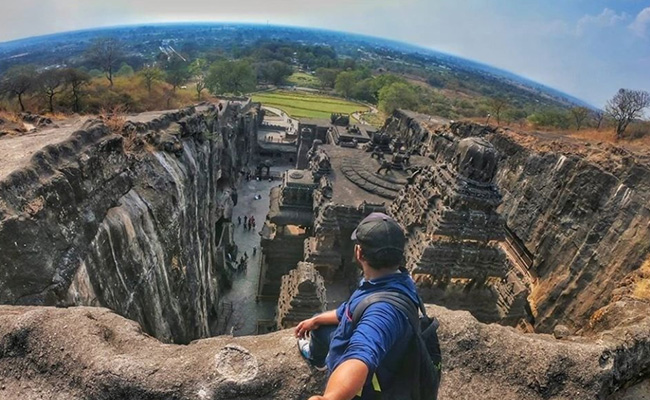 चट्टान को काटकर बनाया गया है ये प्राचीन मंदिर, यहां जानें- क्या है इतिहास, देखें तस्वीरें
