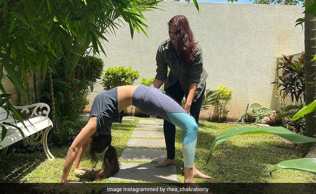 "Healing": Rhea Chakraborty's One-Word Caption For Yoga Pic