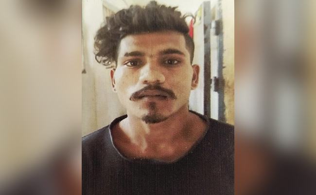 रेड सिग्नल पर खड़ी थी गाड़ी, चकमा देकर बलात्कर का आरोपी पुलिस हिरासत से हुआ फरार 