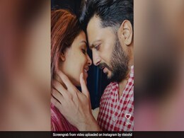 रितेश देशमुख पत्नी जेनेलिया डिसूजा संग 'फिलहाल 2' सॉन्ग पर रोमांटिक डांस करते आए नजर, Video हुआ वायरल रितेश देशमुख पत्नी जेनेलिया डिसूजा संग 'फिलहाल 2' सॉन्ग पर रोमांटिक डांस करते आए नजर, Video हुआ वायरल