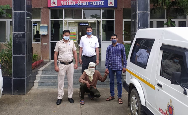दिल्ली : नाराज प्रेमी ने महिला की गला रेतकर की हत्या, आरोपी गिरफ्तार