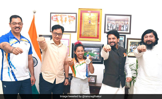 'भारत की बेटियों ने ...' : सिंधु व महिला हॉकी टीम के शानदार प्रदर्शन से गदगद खेलमंत्री अनुराग ठाकुर