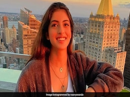 खुले बाल, रेड शर्ट और प्यारी सी मुस्कान के साथ नव्या नवेली की Photo वायरल, सादगी के कायल हुए फैन्स खुले बाल, रेड शर्ट और प्यारी सी मुस्कान के साथ नव्या नवेली की Photo वायरल, सादगी के कायल हुए फैन्स