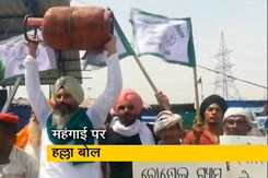 महंगाई के खिलाफ दिल्ली के तीनों बॉर्डर पर किसानों का प्रदर्शन महंगाई के खिलाफ दिल्ली के तीनों बॉर्डर पर किसानों का प्रदर्शन